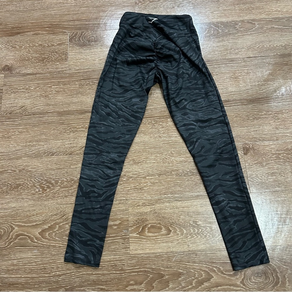 Gymshark Power Regular Leggings Size Women’s Medium Black Camo